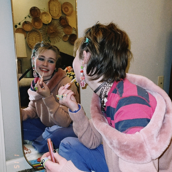 Meet your Posher, Evelyn - Picture 3 of 6